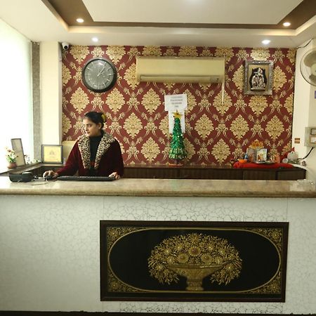 24 Hotel & Resort Agra  Exterior photo