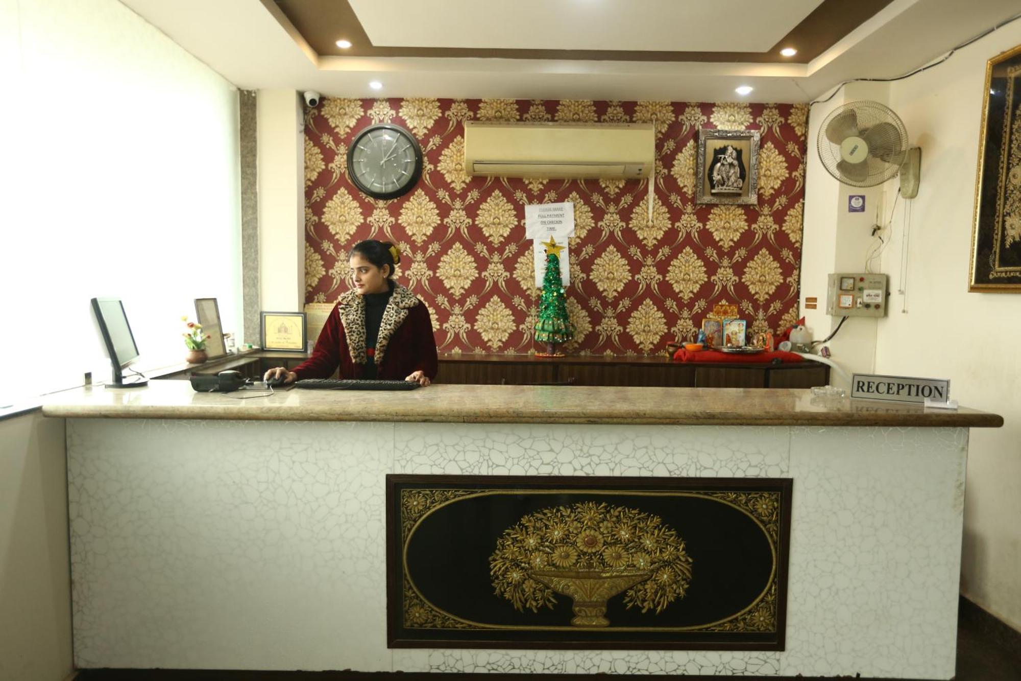 24 Hotel & Resort Agra  Exterior photo