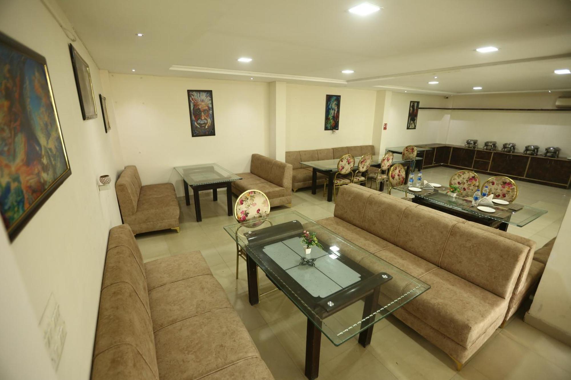 24 Hotel & Resort Agra  Exterior photo