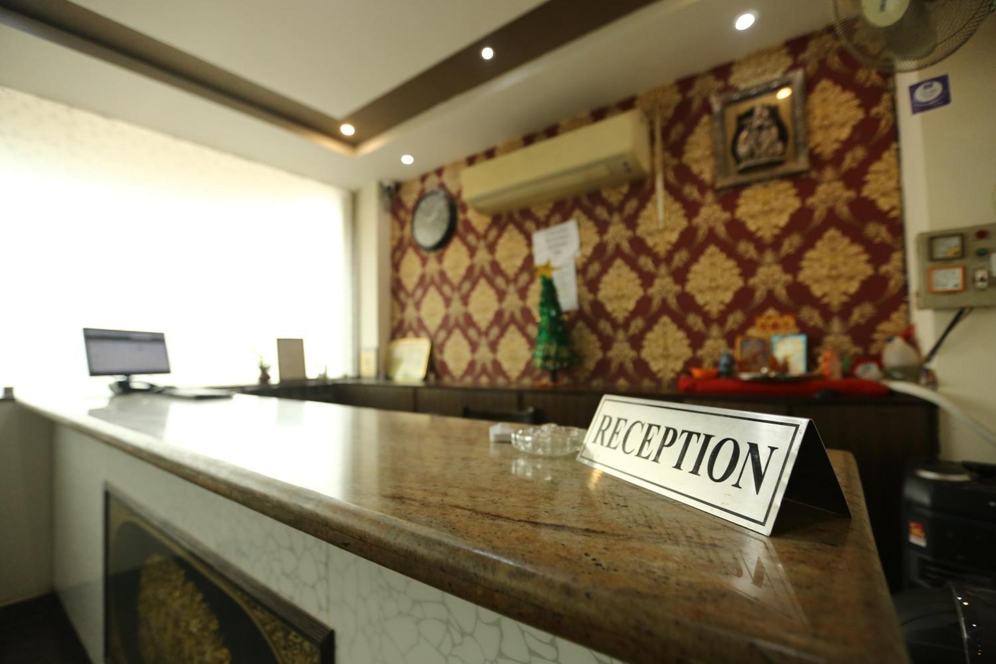 24 Hotel & Resort Agra  Exterior photo