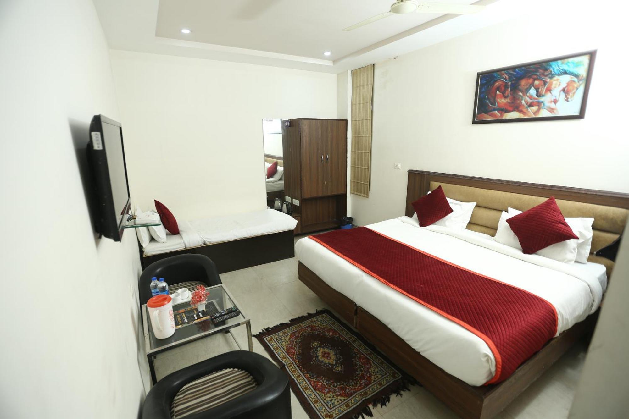 24 Hotel & Resort Agra  Exterior photo