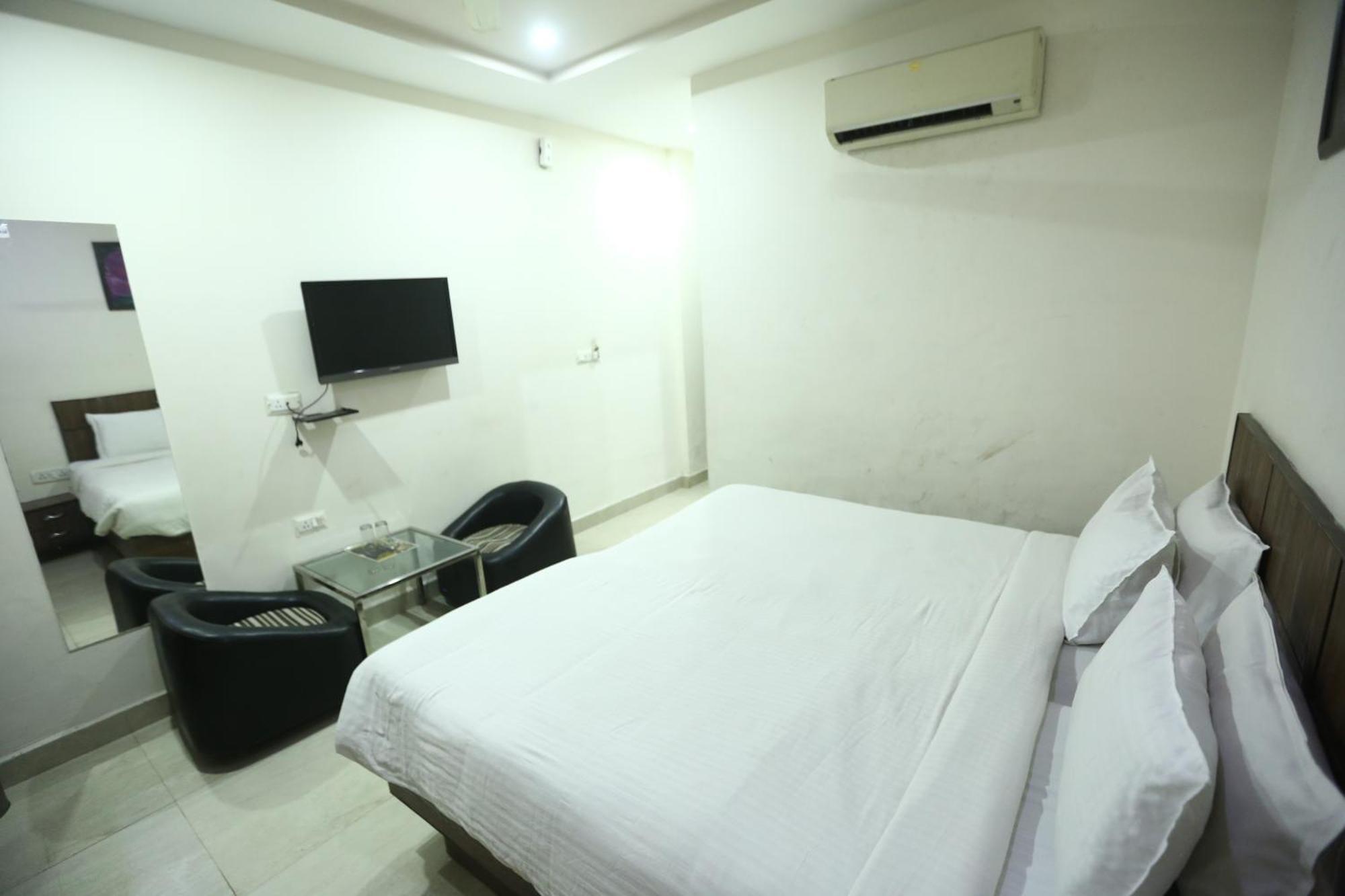 24 Hotel & Resort Agra  Exterior photo